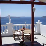 Maryloujohn Daire Oia