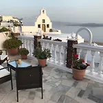 Maryloujohn Daire Oia